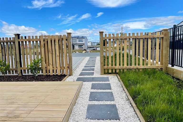 Photo of property in 4 Harikoa Way, Karaka, 2113