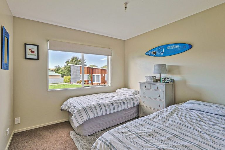 Photo of property in 9 John Ross Place, Kairakau, Havelock North, 4295
