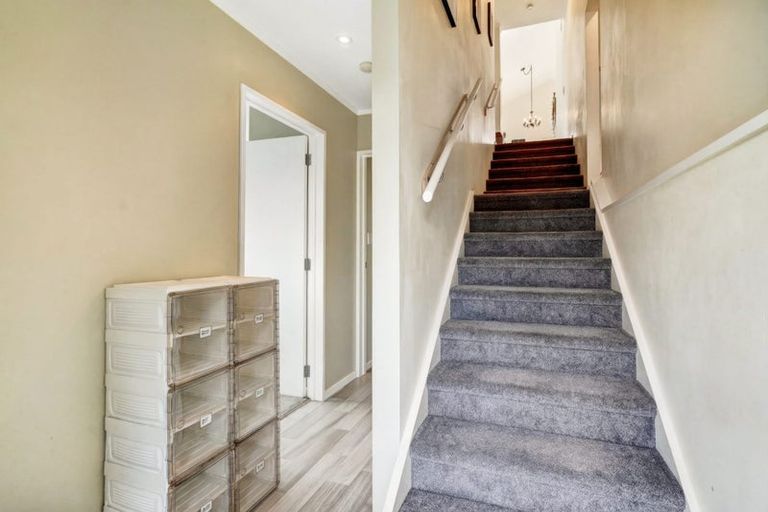 Photo of property in 2/28 Pahi Place, West Harbour, Auckland, 0618