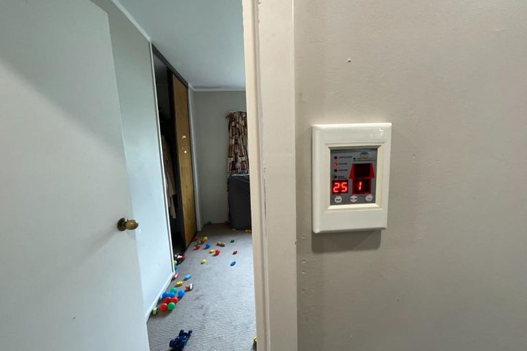 Photo of property in 13 Kearney Place, Massey, Auckland, 0614