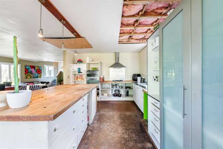 Photo of property in 10 Grendon Road, Titirangi, Auckland, 0604