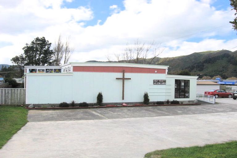 Photo of property in 3 The Strand, Wainuiomata, Lower Hutt, 5014