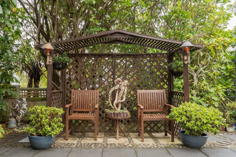 Photo of property in 6 Gresford Place, Churton Park, Wellington, 6037