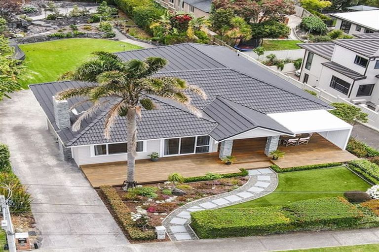 Photo of property in 172 Mellons Bay Road, Mellons Bay, Auckland, 2014