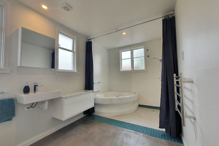 Photo of property in 7 Straven Road, Riccarton, Christchurch, 8011