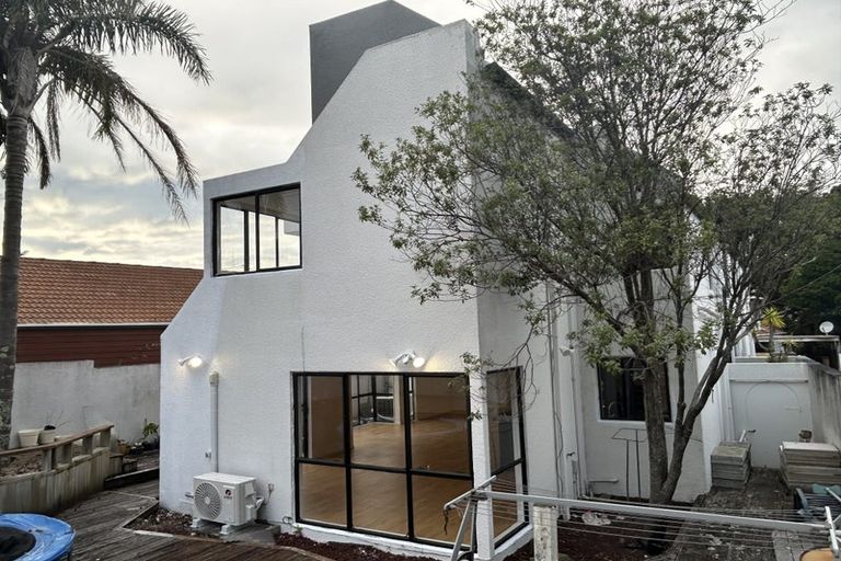 Photo of property in 1/22 Nile Road, Milford, Auckland, 0620