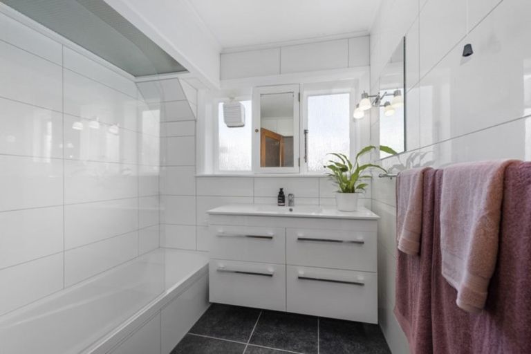 Photo of property in 10 Kellow Street, Wallaceville, Upper Hutt, 5018