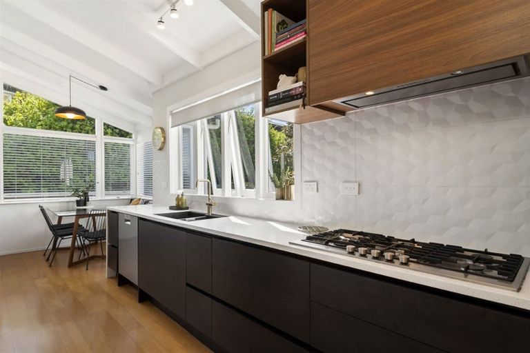 Photo of property in 194b Queen Street, Northcote Point, Auckland, 0627