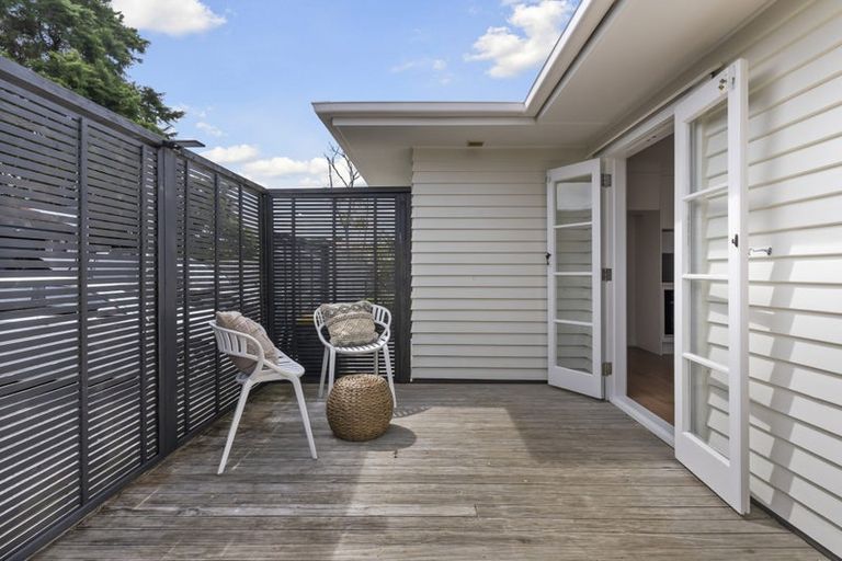 Photo of property in 1/55 Northcote Road, Hillcrest, Auckland, 0627