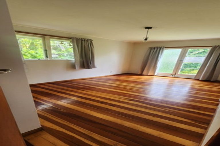 Photo of property in 251 Glengarry Road, Glen Eden, Auckland, 0602