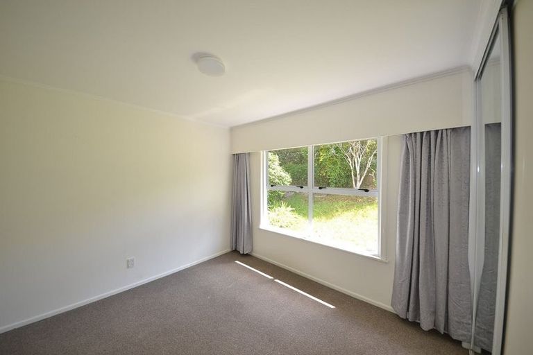 Photo of property in 27 Chivalry Road, Glenfield, Auckland, 0629