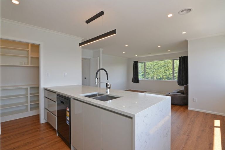 Photo of property in 19 Bendigo Grove, Newlands, Wellington, 6037