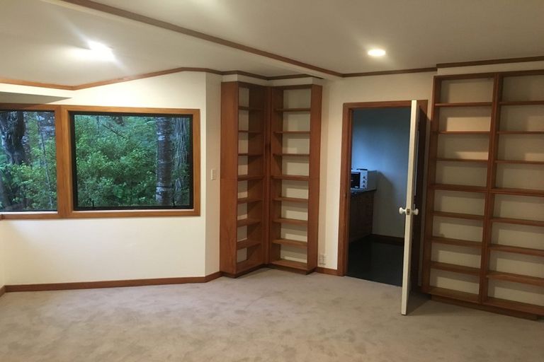 Photo of property in 3 Armour Road, Parau, Auckland, 0604