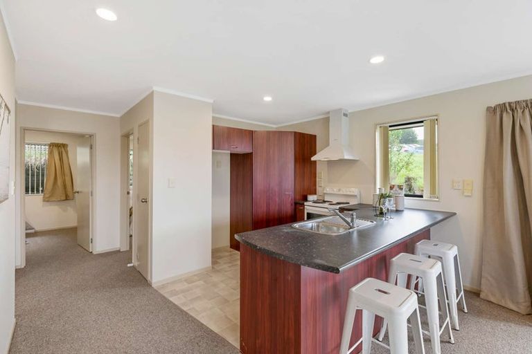 Photo of property in 40 Regents Park Place, Westgate, Auckland, 0614