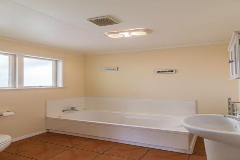 Photo of property in 299 Te Moana Road, Waikanae, 5036