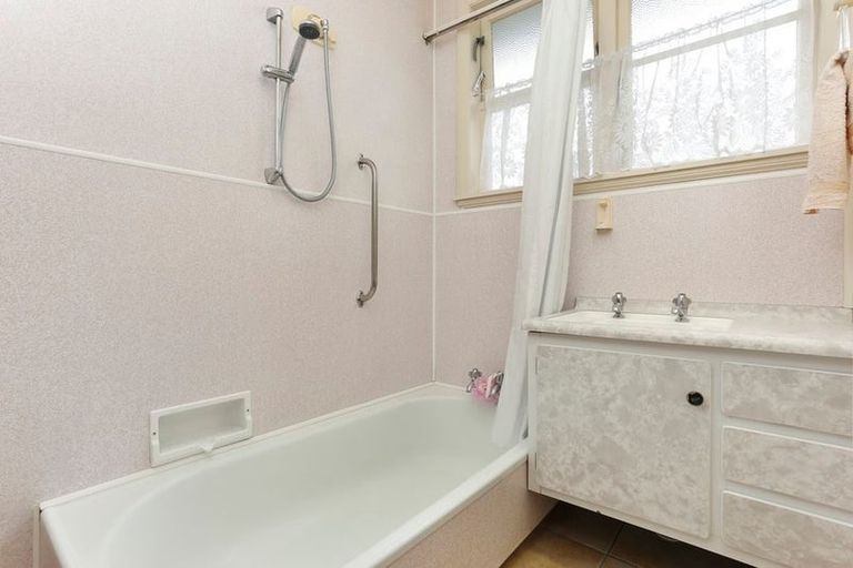 Photo of property in 14a Arawa Street, New Lynn, Auckland, 0600