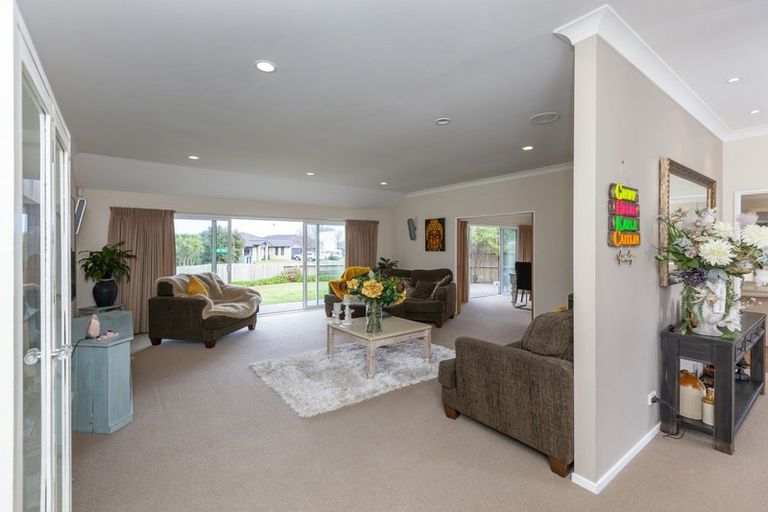 Photo of property in 2 Cascade Way, Paraparaumu, 5032