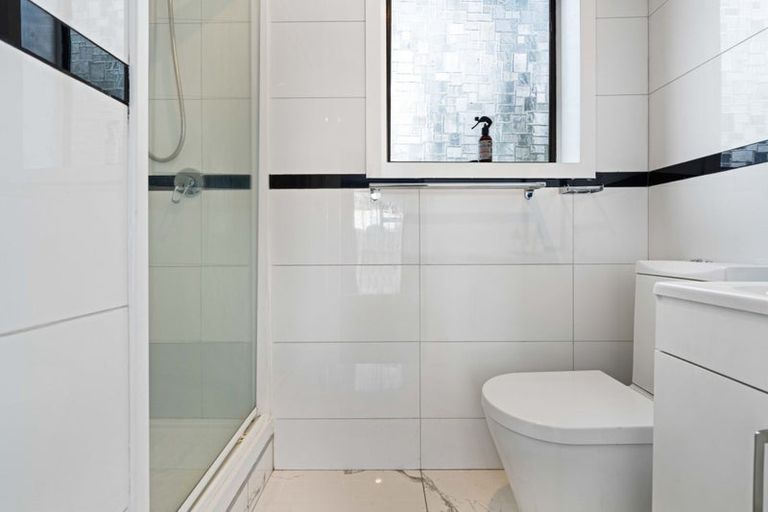 Photo of property in 2 Muir Avenue, Mangere Bridge, Auckland, 2022