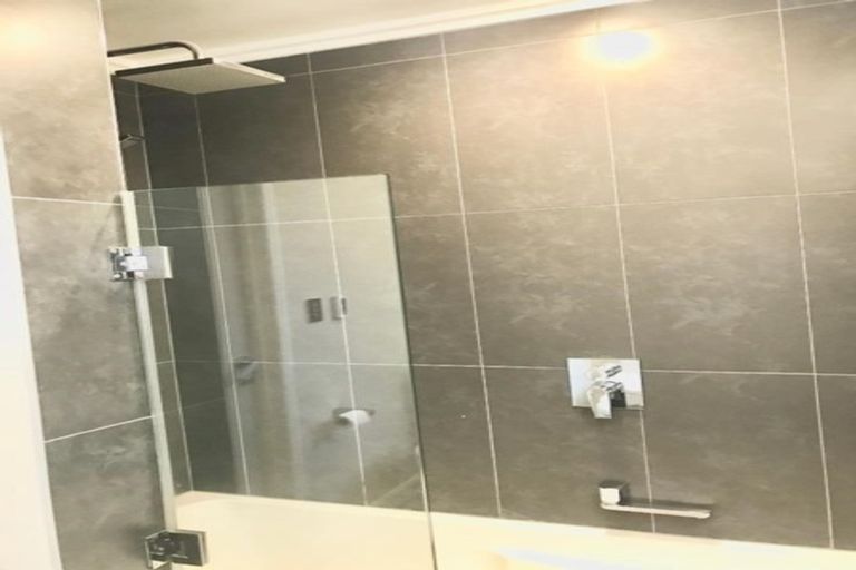 Photo of property in 43a Shanaway Rise, Hillcrest, Auckland, 0627