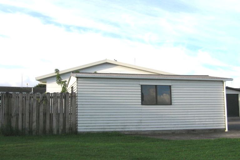 Photo of property in 2/90 Parrs Cross Road, Henderson, Auckland, 0612