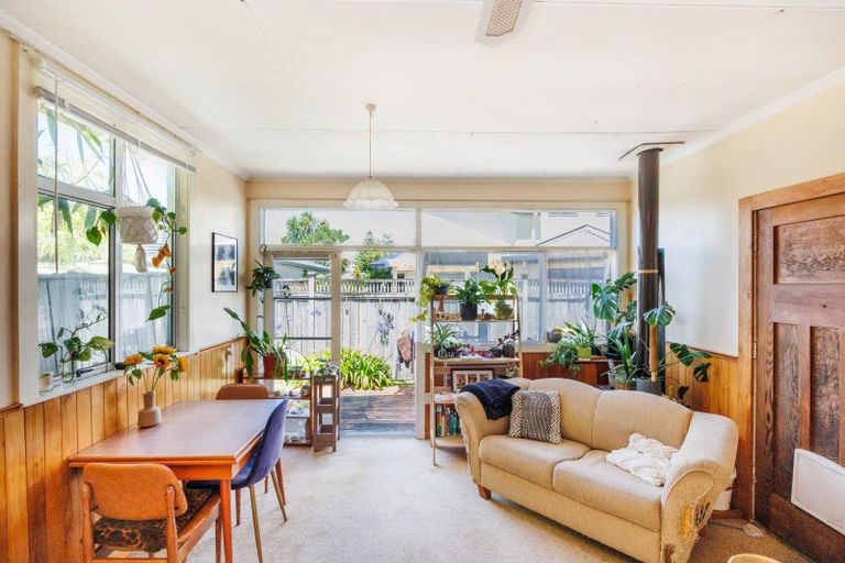 Photo of property in 40 Puriri Terrace, Roslyn, Palmerston North, 4414