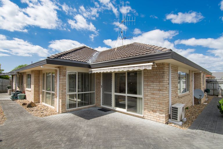 Photo of property in 60 Beachwater Drive, Papamoa Beach, Papamoa, 3118