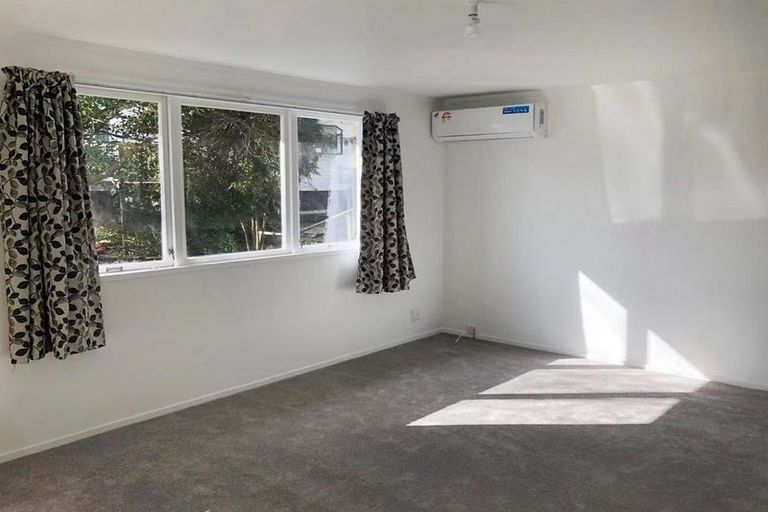 Photo of property in 35 Takapu Street, Henderson, Auckland, 0612