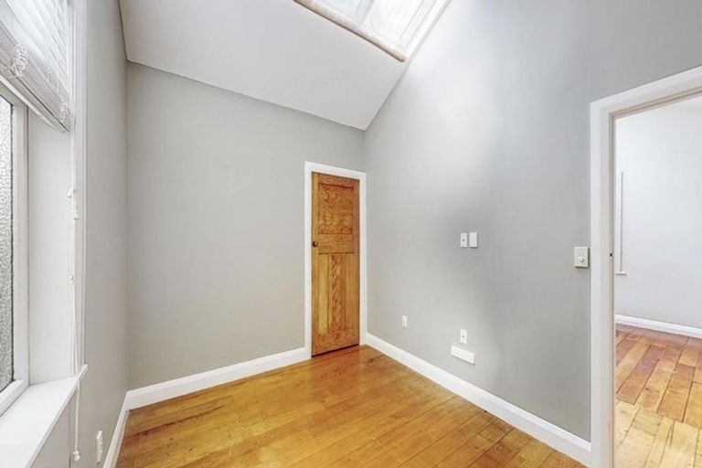 Photo of property in 19 Scarborough Terrace, Mount Victoria, Wellington, 6011