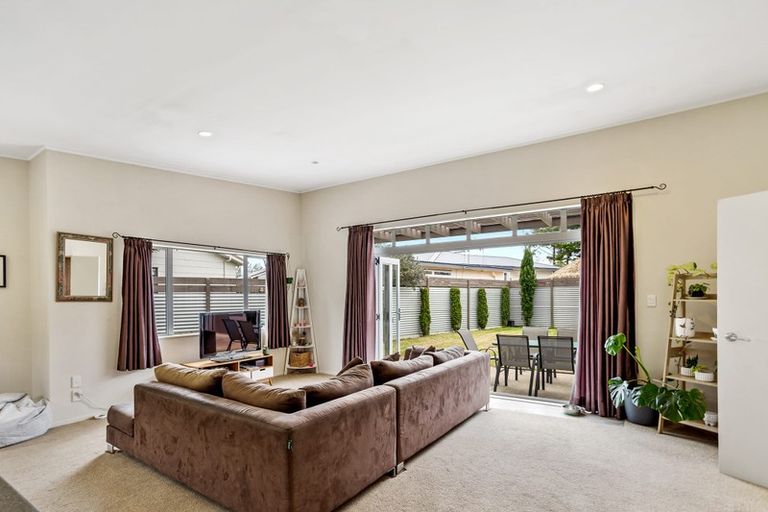 Photo of property in 44a Yeovil Road, Te Atatu Peninsula, Auckland, 0610