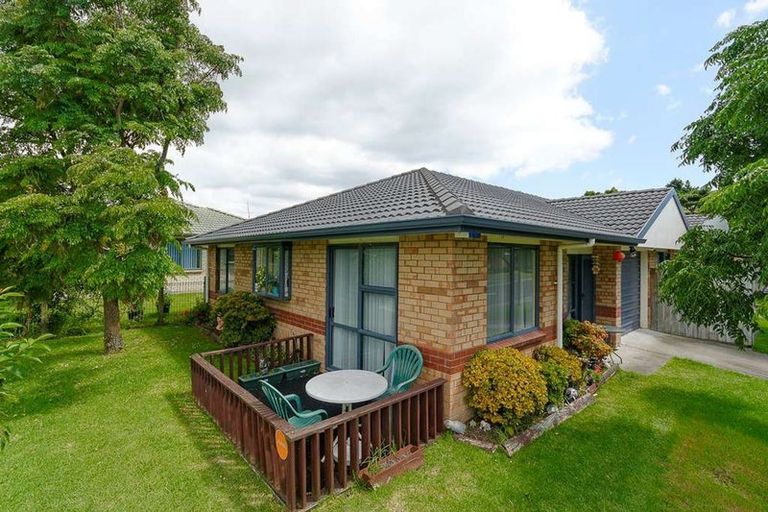 Photo of property in Kessel Way, 3/5 Craiburn Street, Ranui, Auckland, 0612