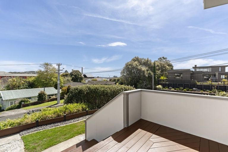 Photo of property in 27 Roy Terrace, Moturoa, New Plymouth, 4310