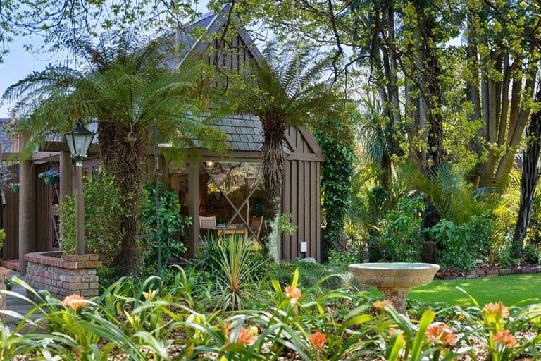 Photo of property in 9 Karaka Grove, Waikanae, 5036