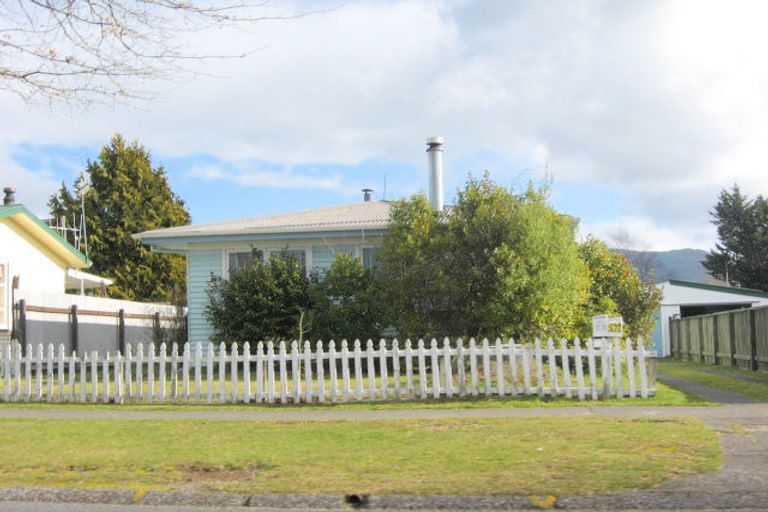 Photo of property in 33 Te Rangitautahanga Road, Turangi, 3334