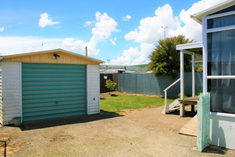 Photo of property in 6 Carlisle Street, Levin, 5510
