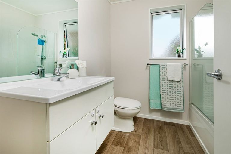 Photo of property in 685a Swanson Road, Swanson, Auckland, 0612