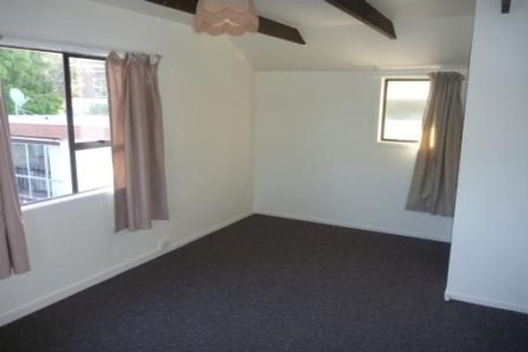 Photo of property in 2/20 Girrahween Drive, Totara Vale, Auckland, 0629
