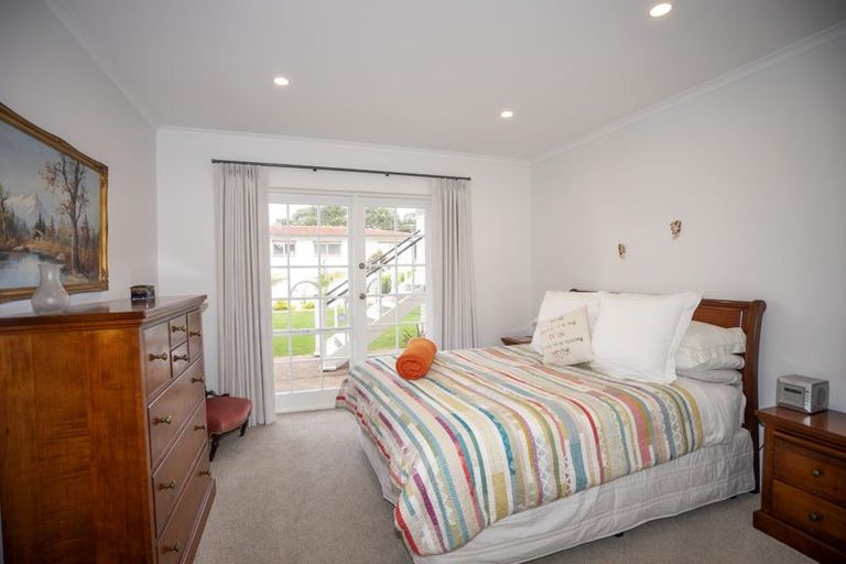 Photo of property in 1/25 James Evans Drive, Northcote, Auckland, 0627
