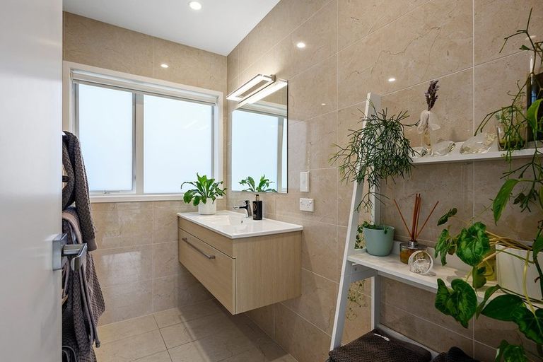 Photo of property in 16 Whitby Crescent, Mairangi Bay, Auckland, 0630