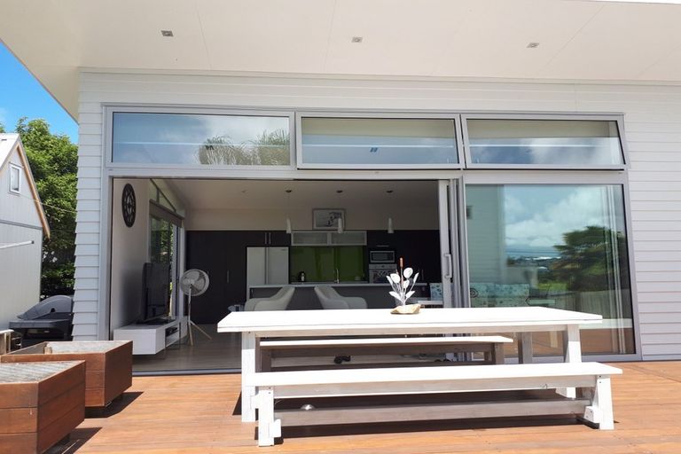 Photo of property in 8a Wairere Road, Torbay, Auckland, 0630