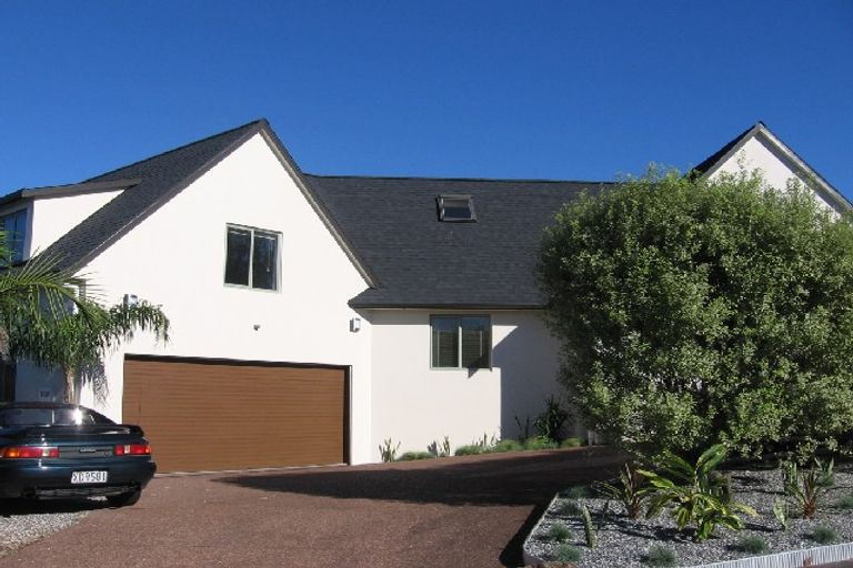 Photo of property in 8 Burnside Court, Rosedale, Auckland, 0632