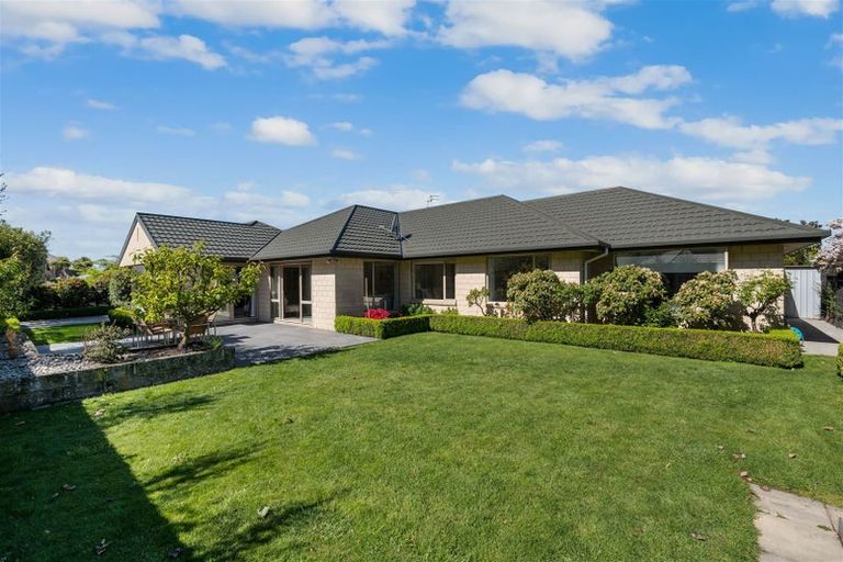 Photo of property in 52 Skyedale Drive, Harewood, Christchurch, 8051