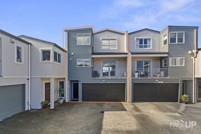 Photo of property in 2/143a Wiseley Road, West Harbour, Auckland, 0618