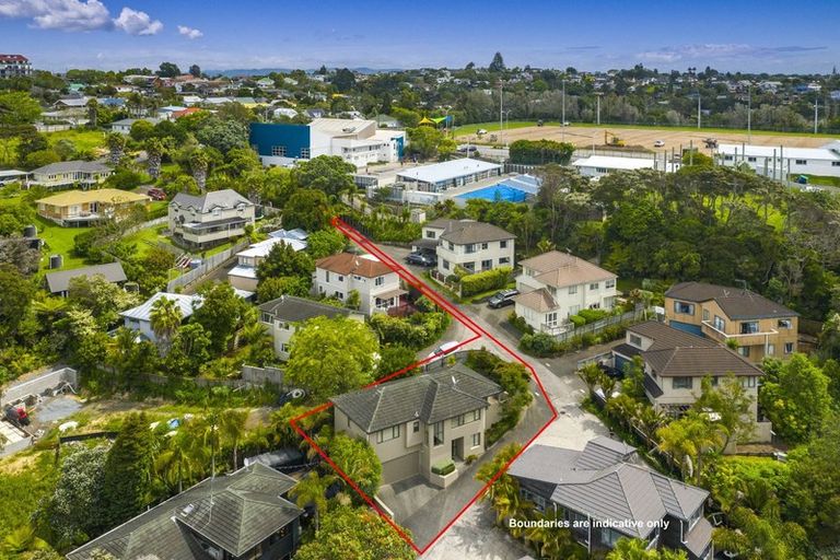 Photo of property in 2/29 John Court Street, Birkenhead, Auckland, 0626