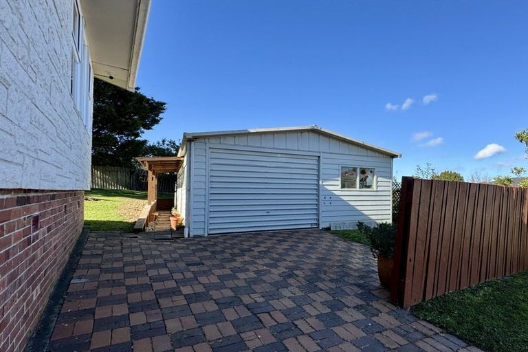 Photo of property in 16 Carole Crescent, Pakuranga, Auckland, 2010