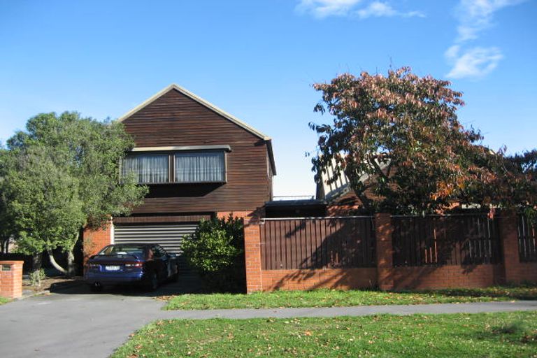 Photo of property in 9 Garreg Road, Fendalton, Christchurch, 8052