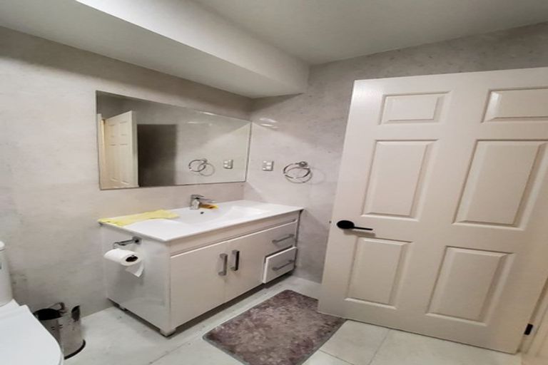 Photo of property in 68 Goodwood Drive, Goodwood Heights, Auckland, 2105