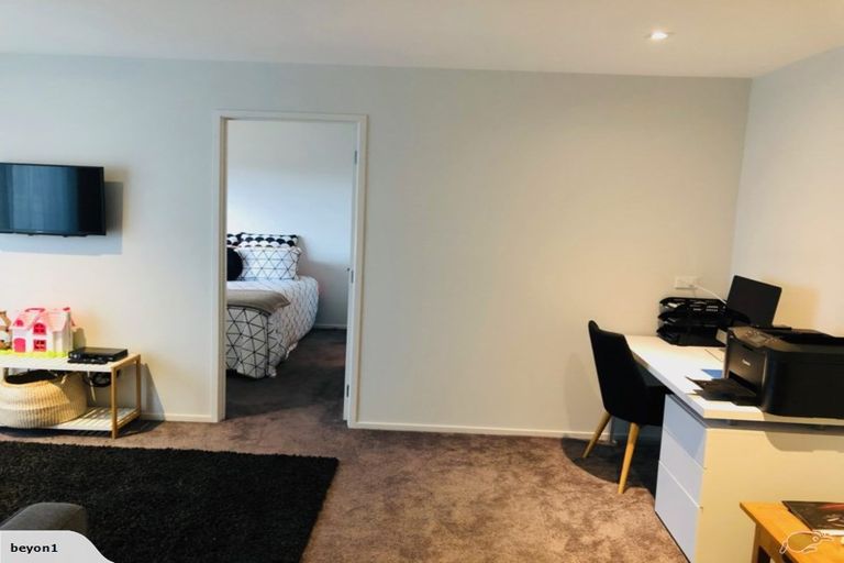 Photo of property in 560 Beach Road, Rothesay Bay, Auckland, 0630