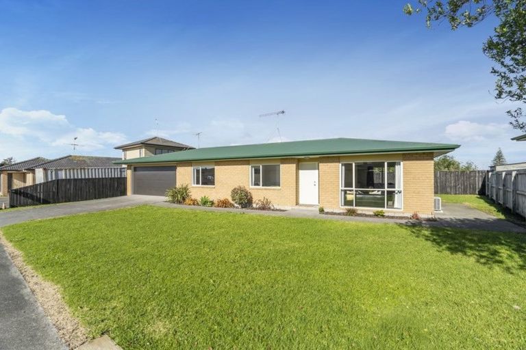 Photo of property in 15 Hocken Place, Mangere Bridge, Auckland, 2022
