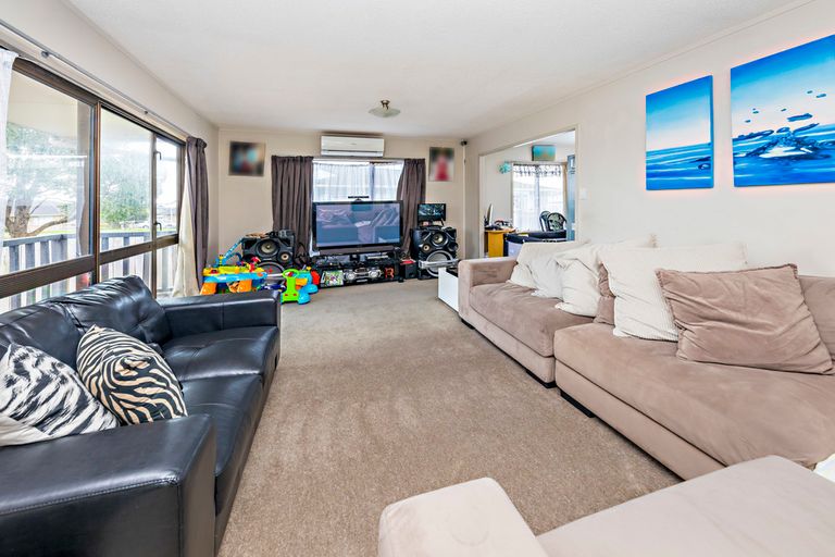 Photo of property in 4 Cottrell Place, Clendon Park, Auckland, 2103