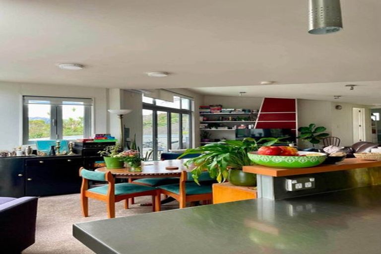 Photo of property in 126 Creswick Terrace, Northland, Wellington, 6012